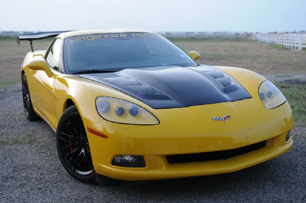 kingsnake racing c6.k after installation of CF wing, CF hood and ZR1 replic