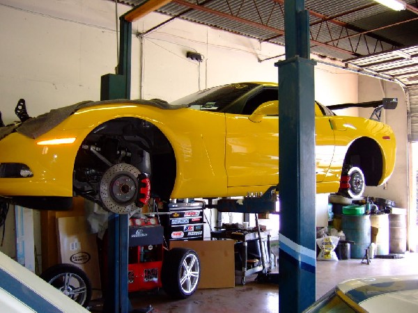 kingsnake c6.k installation of CF wing, CF hood ,  Ram Air,  ZR1 wheels