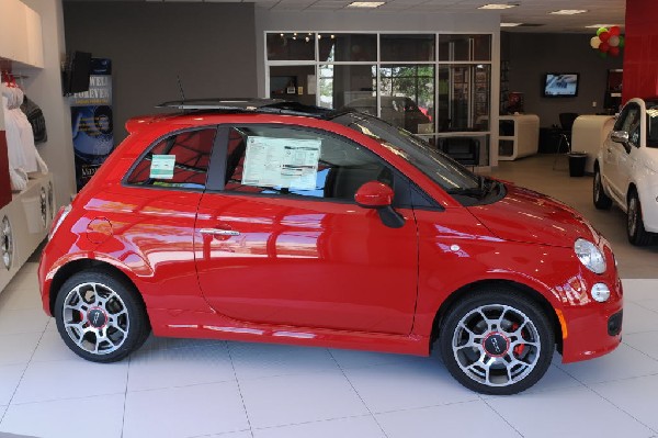 Fiat 500 - Dealership walkthru - 06/27/11 Austin Fiat - Austin Texas