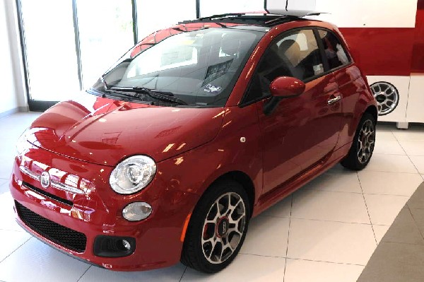 Fiat 500 - Dealership walkthru - 06/27/11 Austin Fiat - Austin Texas